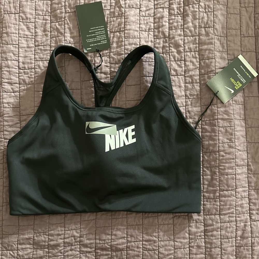Nike sports bra medium support new w/tags